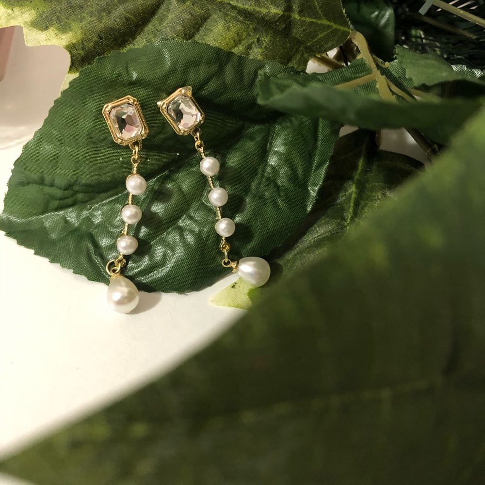 Earring - Picture 4 of 7